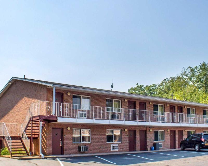 Econo Lodge Inn & Suites Lake Harmony - Pocono Mountains Area White Haven Exterior foto